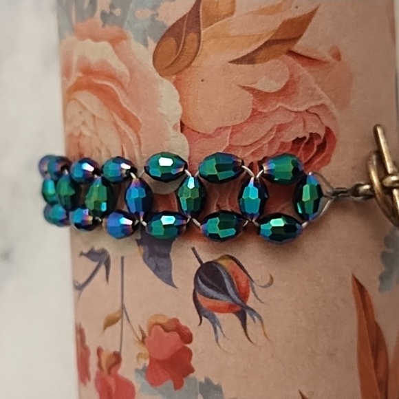 Vintage Brass Wire Woven Iridescent Green Faceted Beads Toggle Clasp - Picture 6 of 11